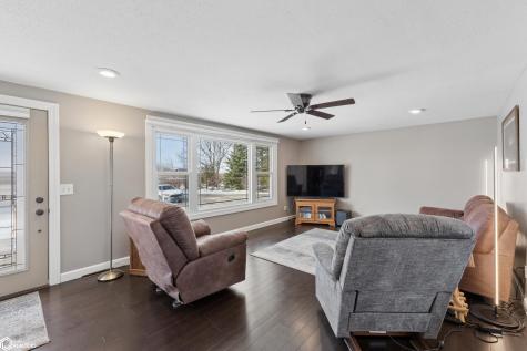 14303 Raven Avenue Mason City IA 50401