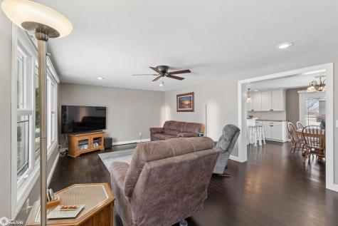 14303 Raven Avenue Mason City IA 50401