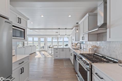 537 N Shore Drive Clear Lake IA 50428