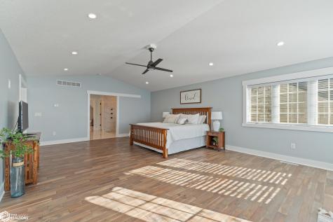 537 N Shore Drive Clear Lake IA 50428