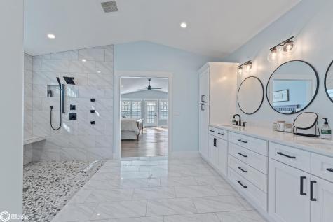 537 N Shore Drive Clear Lake IA 50428