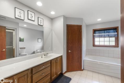 1530 S Kentucky Avenue Mason City IA 50401