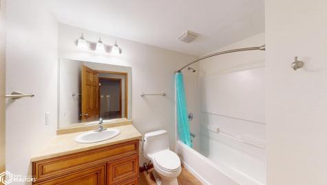 1500 Jade Court Mason City IA 50401