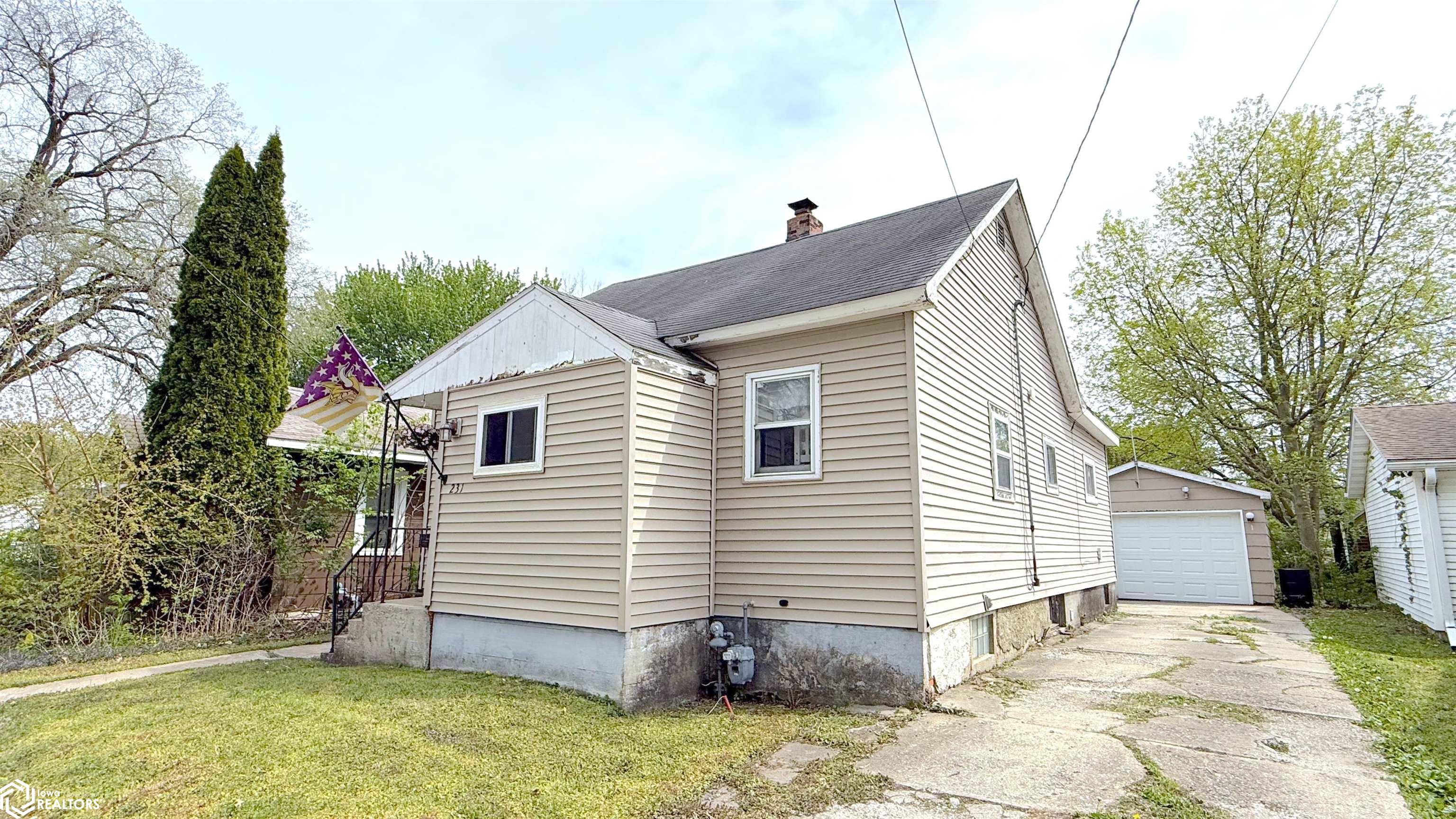 231 25th Street SW Mason City IA 50401