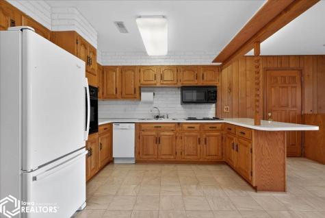 2506 S 3rd Street Clear Lake IA 50428