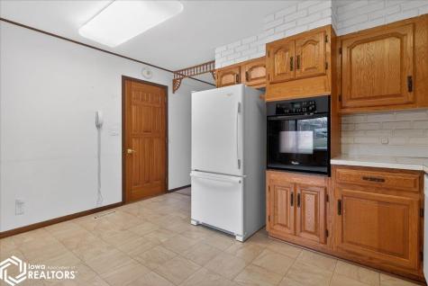 2506 S 3rd Street Clear Lake IA 50428