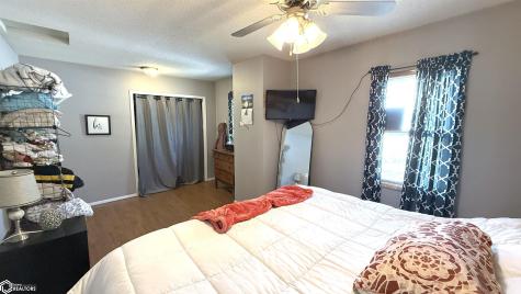 1012 8th Street SW Mason City IA 50401