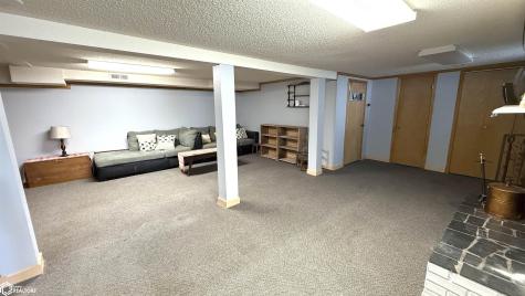 1012 8th Street SW Mason City IA 50401