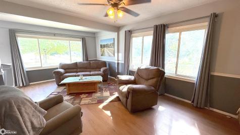 1012 8th Street SW Mason City IA 50401