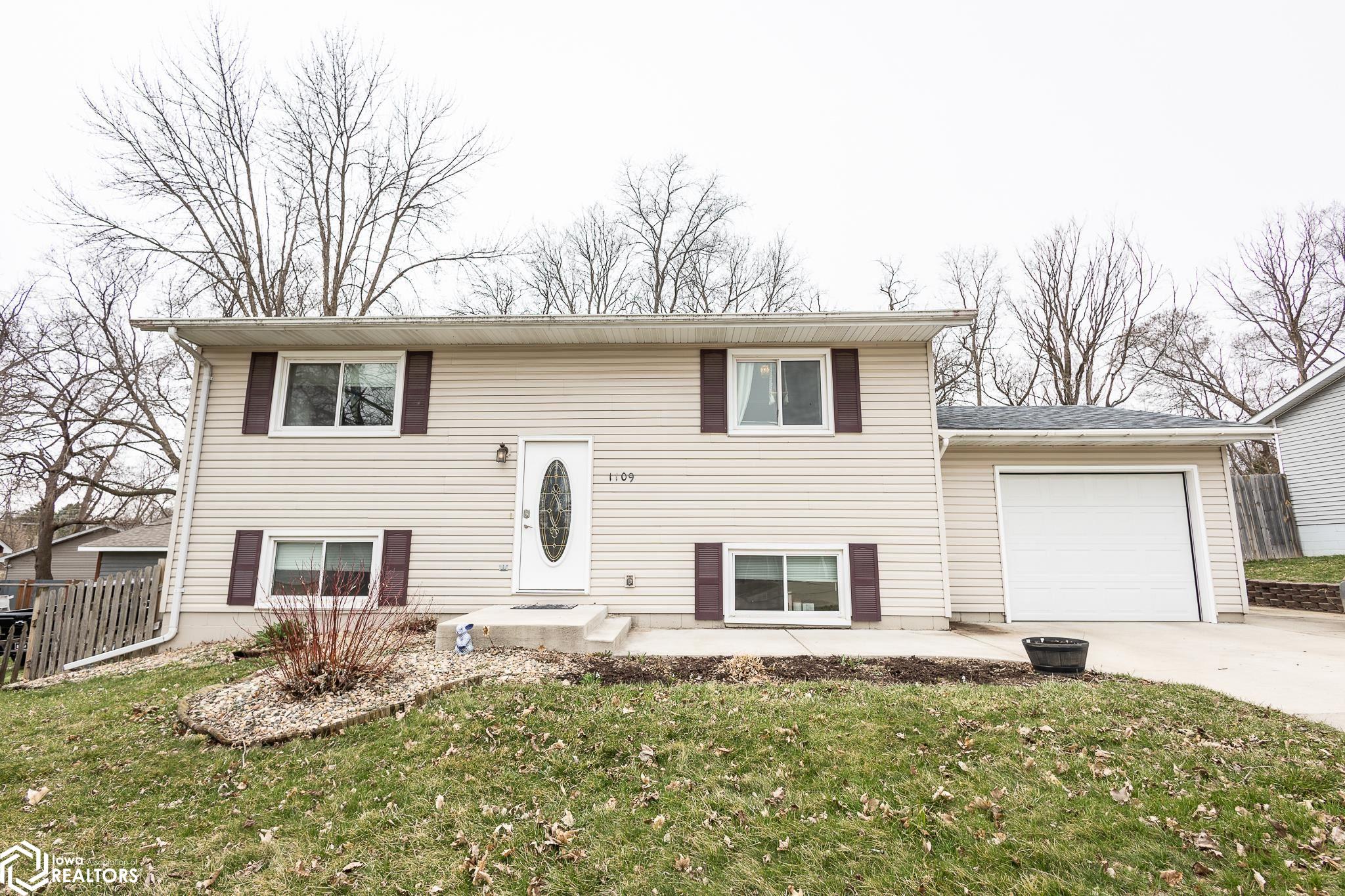 1109 S 9th Place Clear Lake IA 50428