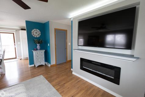 1109 S 9th Place Clear Lake IA 50428