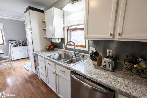 1109 S 9th Place Clear Lake IA 50428