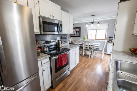 1109 S 9th Place Clear Lake IA 50428