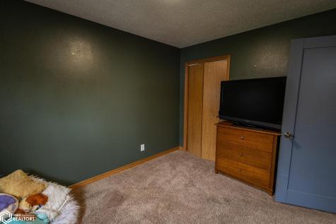 1109 S 9th Place Clear Lake IA 50428