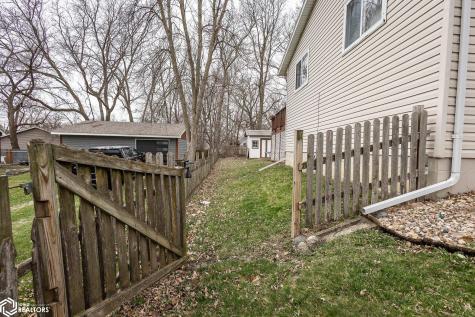 1109 S 9th Place Clear Lake IA 50428