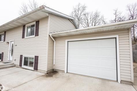 1109 S 9th Place Clear Lake IA 50428
