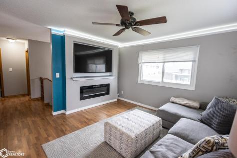 1109 S 9th Place Clear Lake IA 50428