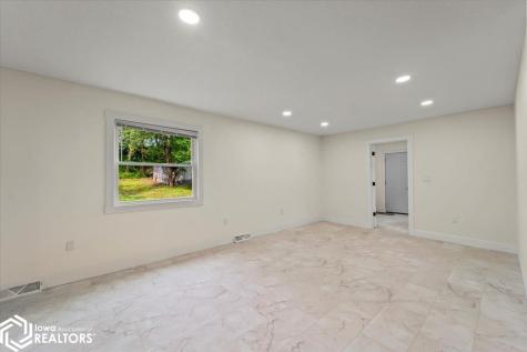 11698 S33 Highway Iowa Falls IA 50267