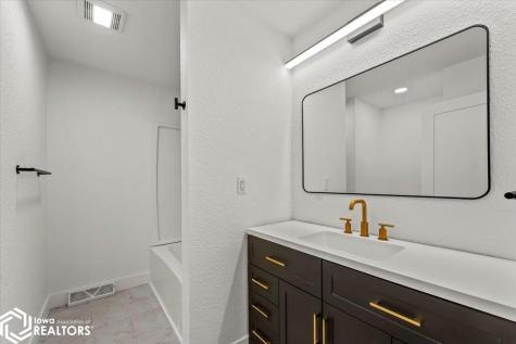 11698 S33 Highway Iowa Falls IA 50267