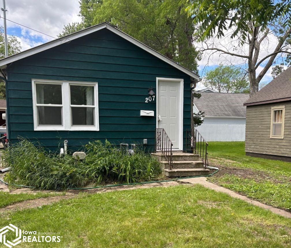 207 S 10th Street Clear Lake IA 50428