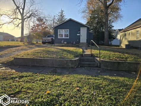 207 S 10th Street Clear Lake IA 50428