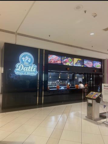 5 Woodfield Mall Schaumburg IL 60173
