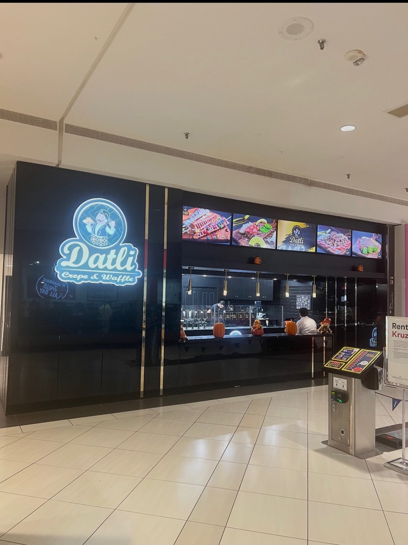 5 Woodfield Mall Schaumburg IL 60173