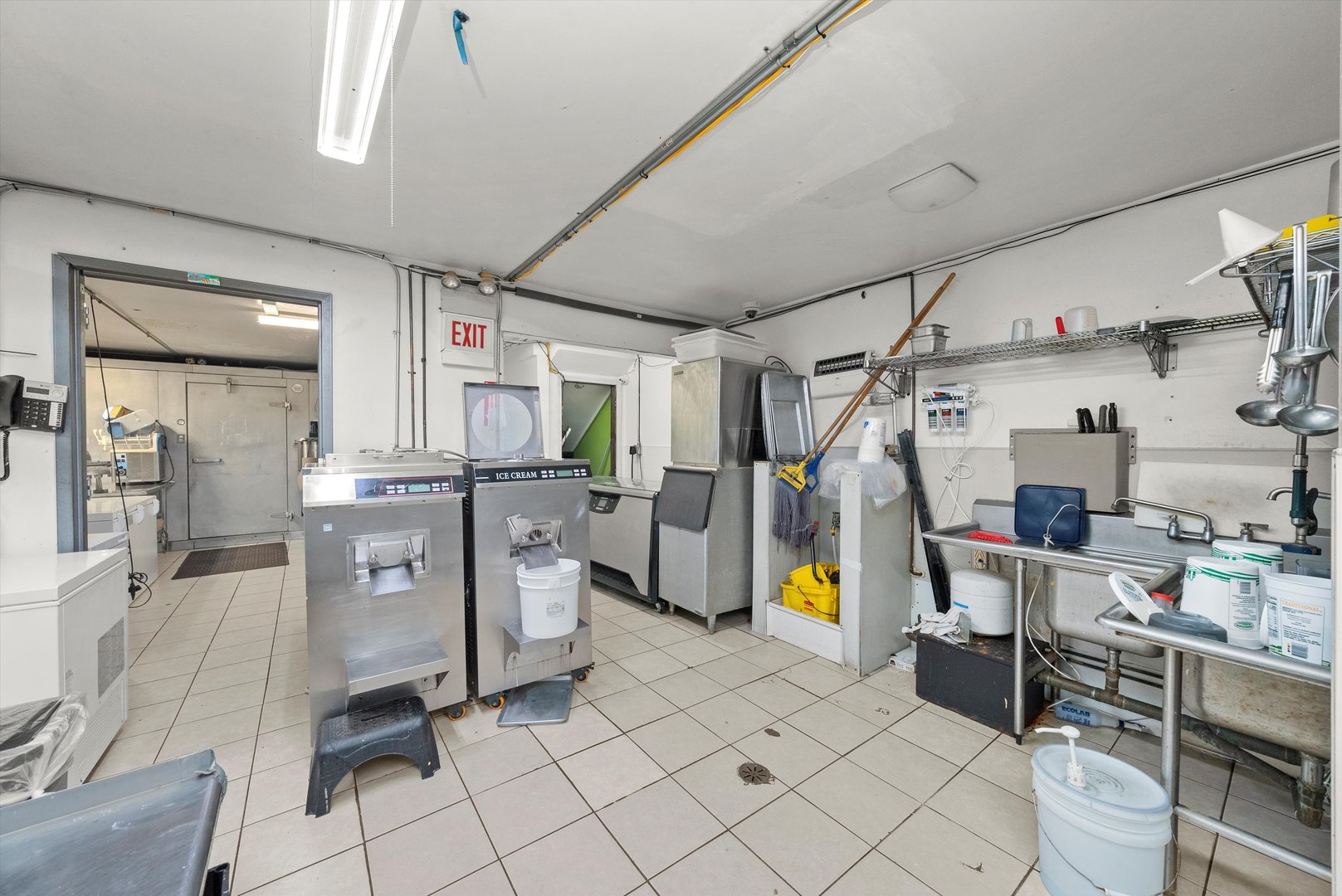 3739 West Fullerton Avenue Chicago IL 60647