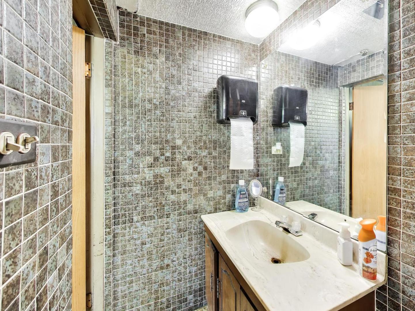 18W325 Roosevelt Road Oakbrook Terrace IL 60181