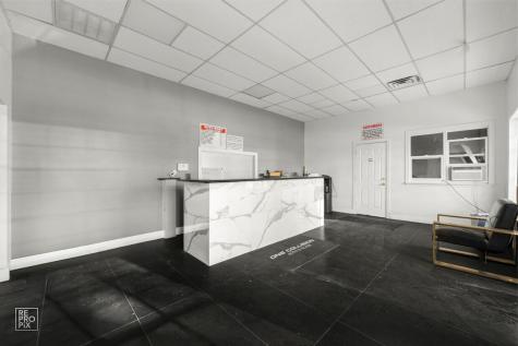 1123 West Catalpa Avenue Chicago IL 60640