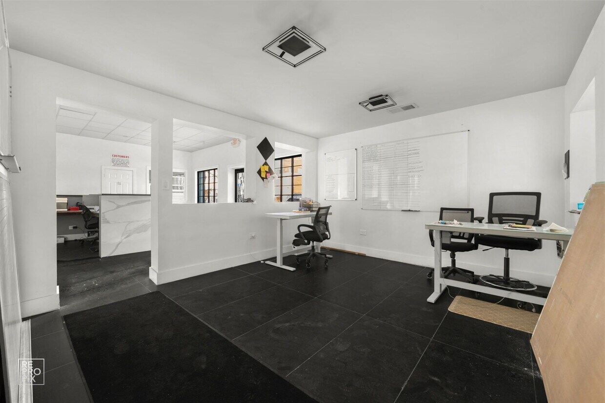 1123 West Catalpa Avenue Chicago IL 60640