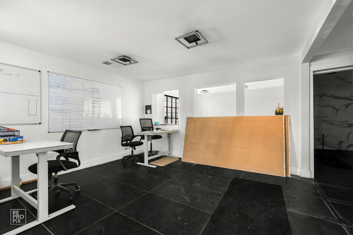 1123 West Catalpa Avenue Chicago IL 60640