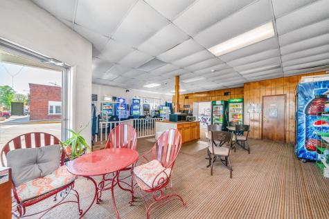 207 W Si Johnson Street Sheridan IL 60551