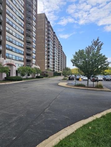 5441 North East River Road Chicago IL 60656