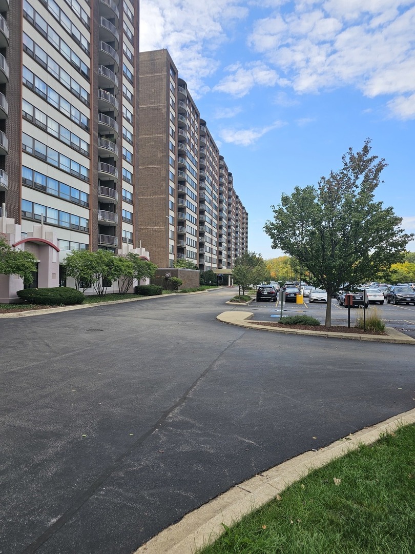5441 North East River Road Chicago IL 60656