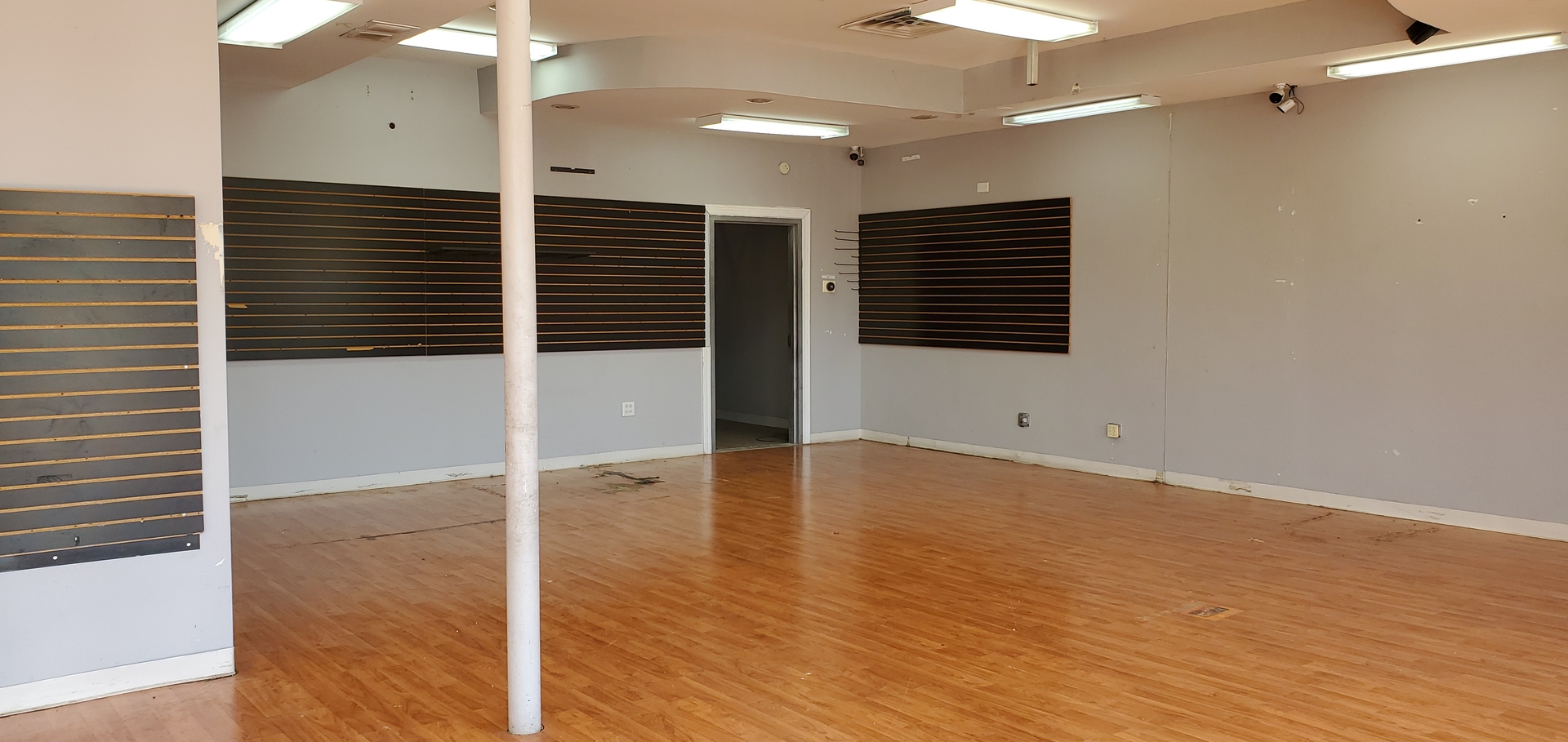 8337 South Pulaski Road Chicago IL 60652