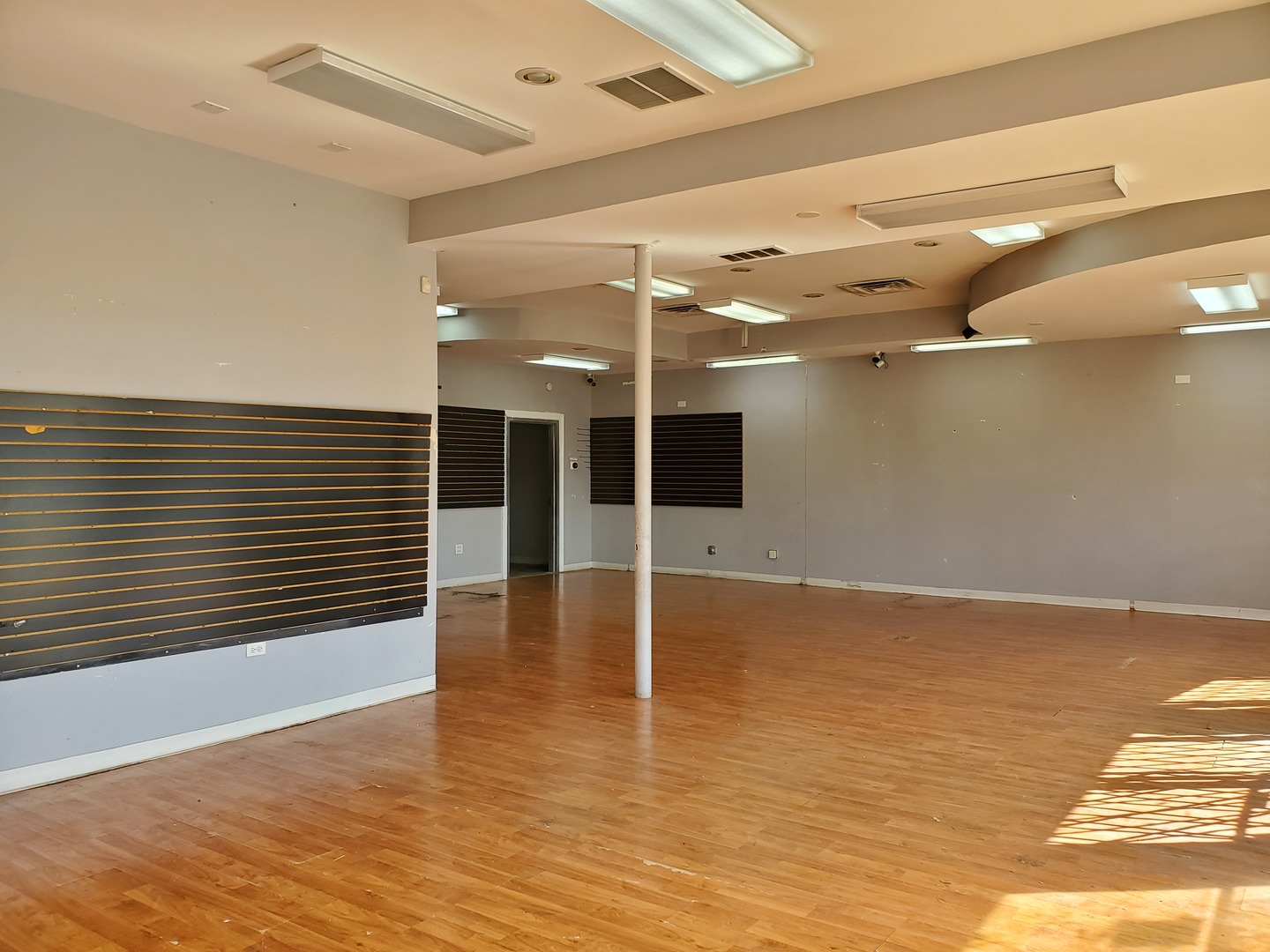 8337 South Pulaski Road Chicago IL 60652