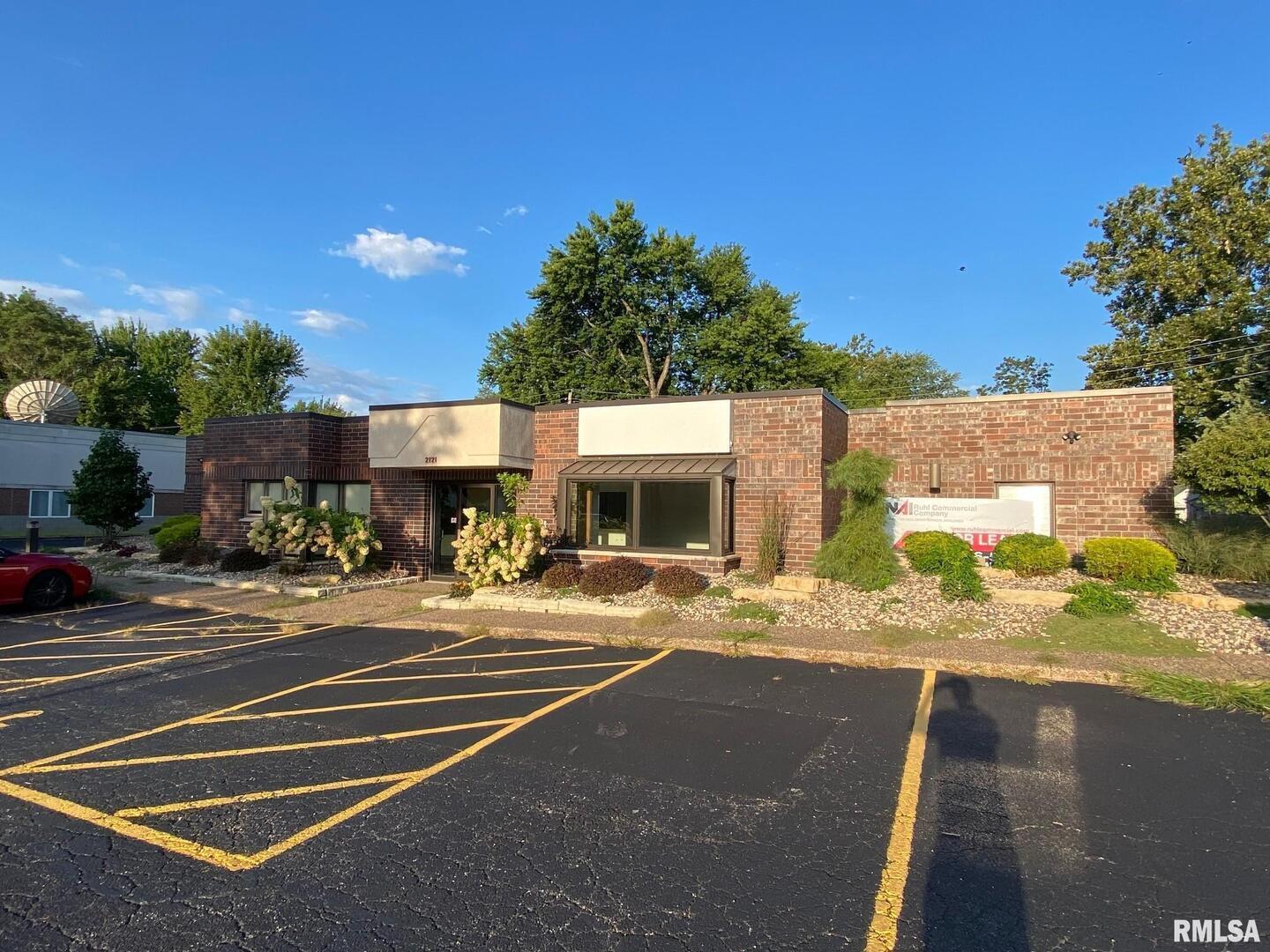 2121 1ST Street Moline IL 61265