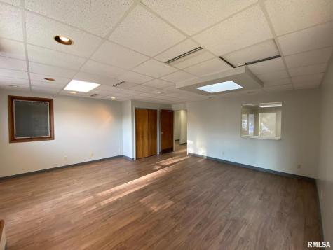 2121 1ST Street Moline IL 61265