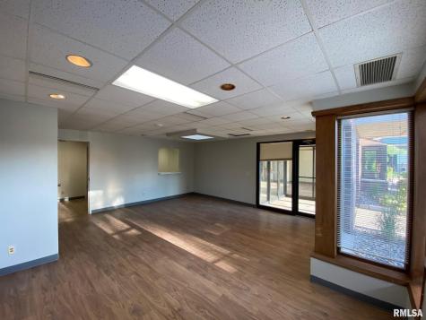 2121 1ST Street Moline IL 61265