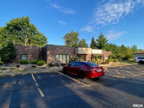 2121 1ST Street Moline IL 61265
