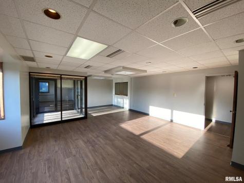 2121 1ST Street Moline IL 61265
