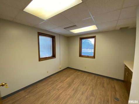 2121 1ST Street Moline IL 61265