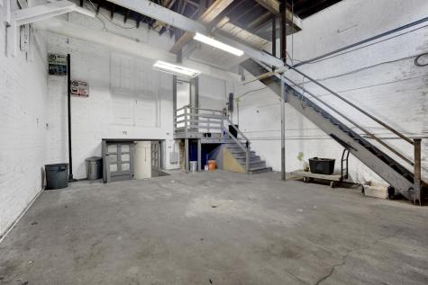 7055 North Clark Street Chicago IL 60626