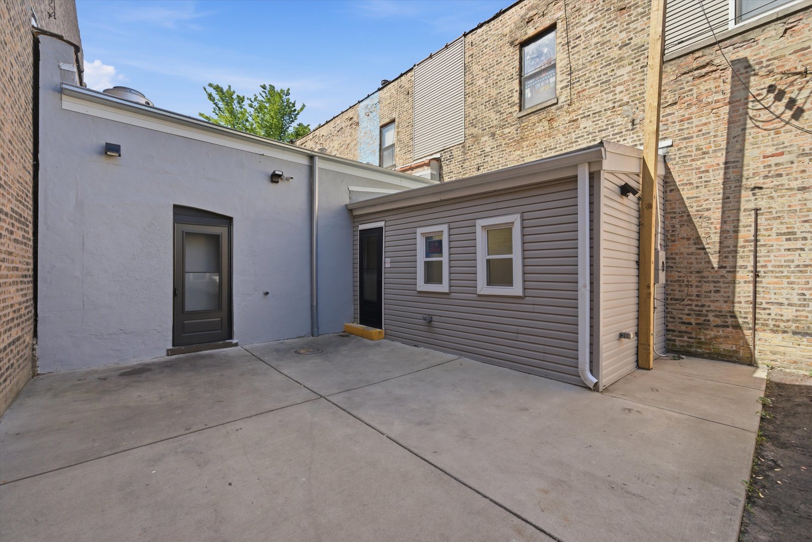 2114 West Lawrence Avenue Chicago IL 60625