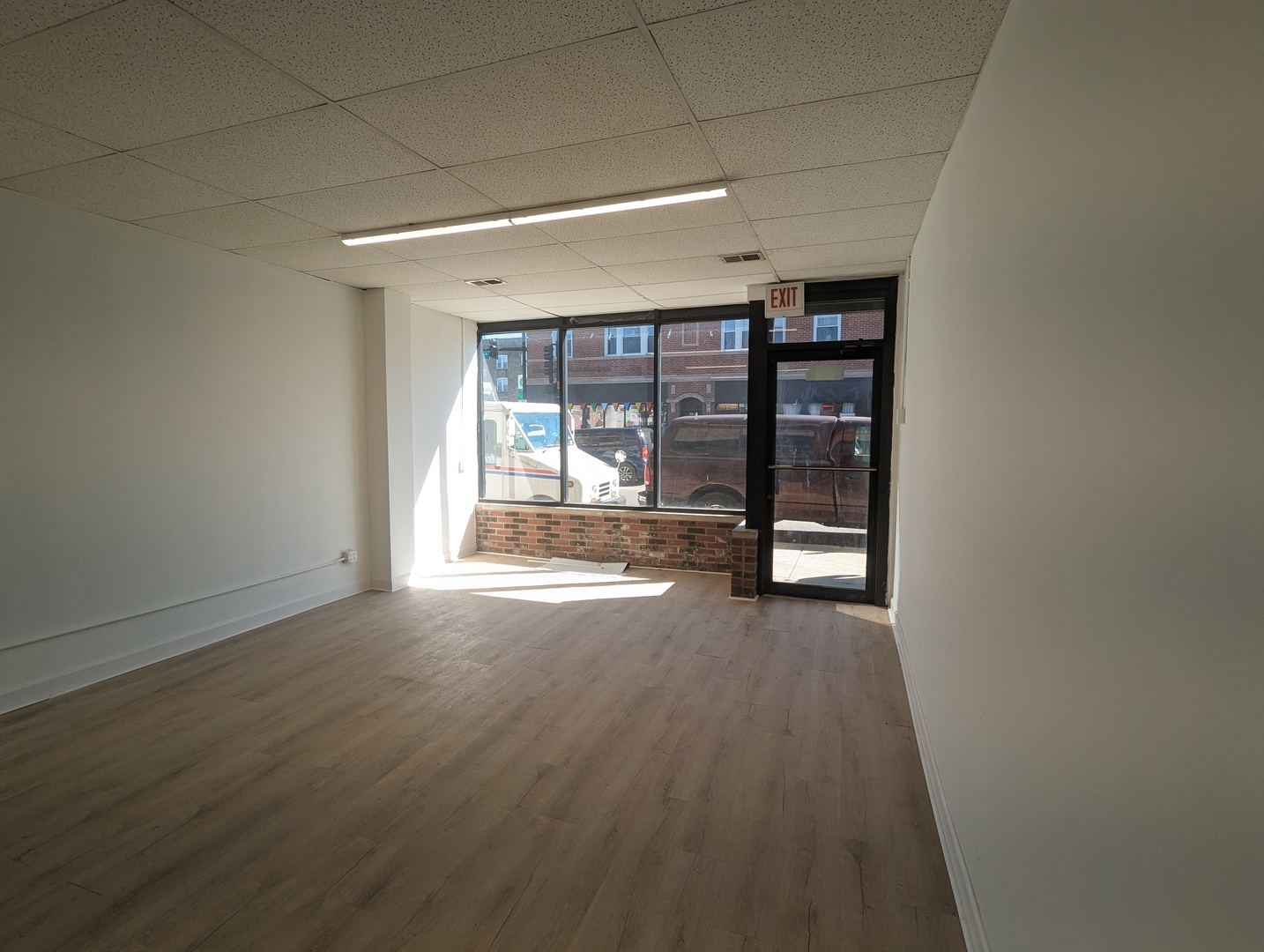 4004-4008 West Montrose Avenue Chicago IL 60641