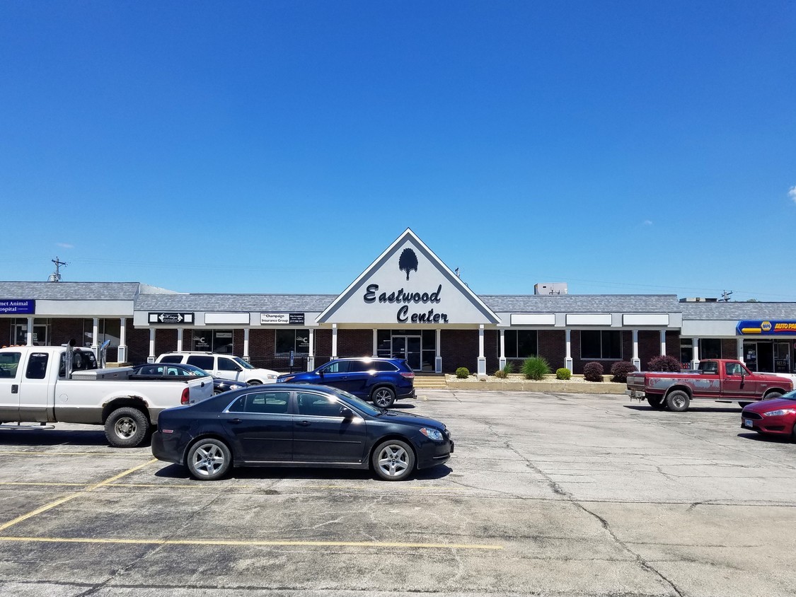 804 Eastwood Drive Mahomet IL 61853