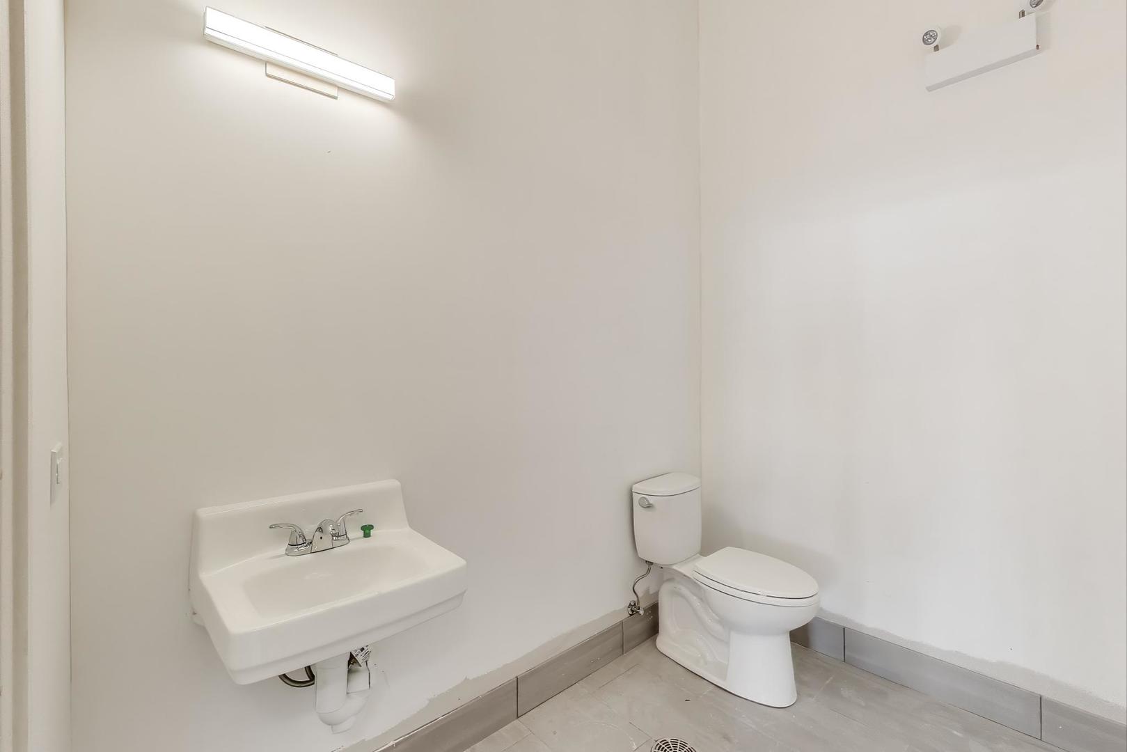 1619 West Lawrence Avenue Chicago IL 60640