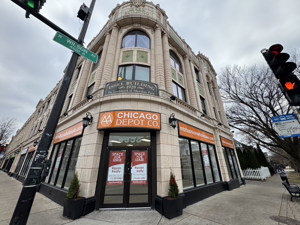 4558 North Clark Street Chicago IL 60640