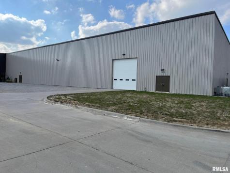 922 Mississippi Parkway East Moline IL 61244